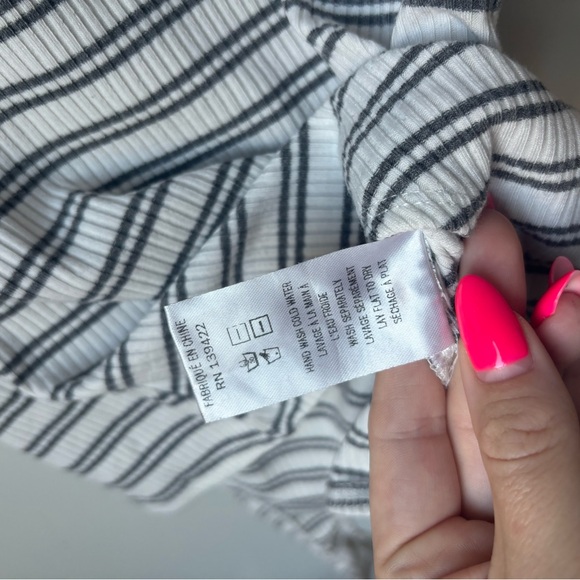 Tobi Gray and White Striped Half Sleeve Mock Neck Turtleneck Bodysuit Size Small - Picture 5 of 5